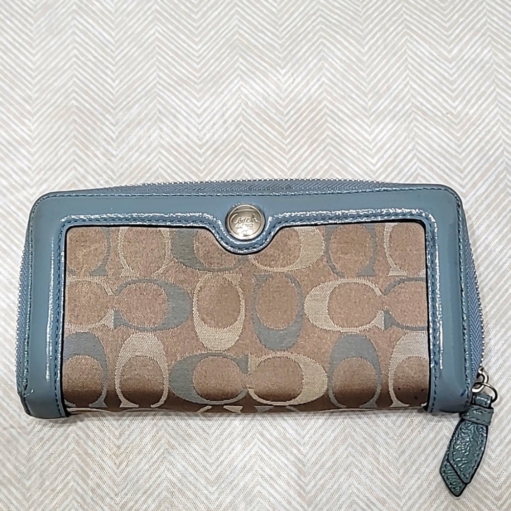 EUC Coach Wallet Large